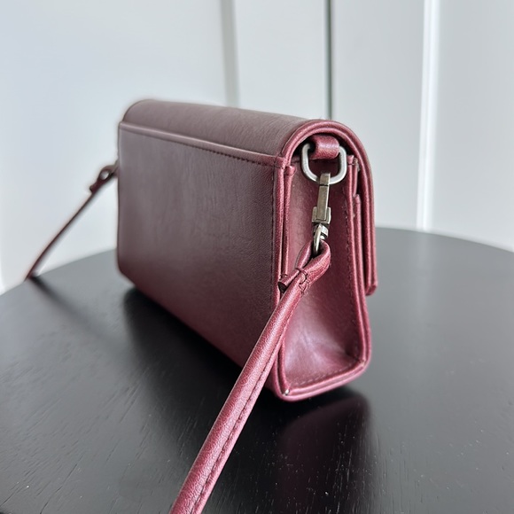 2/$35 Matt and Nat mini crossbody bag - Picture 4 of 7